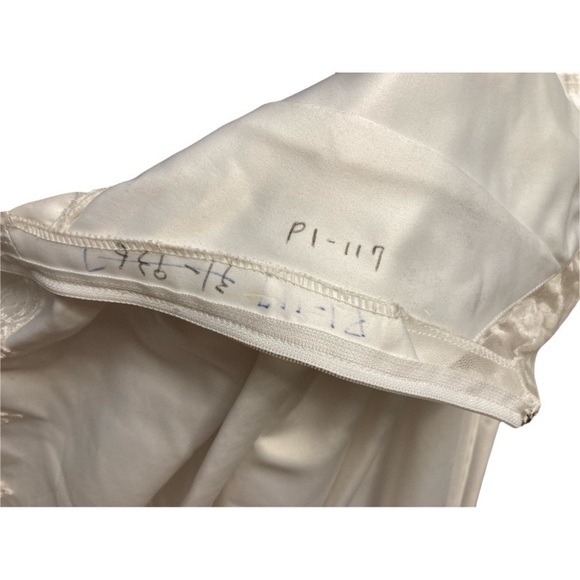 🤍 SATIN AND EMBROIDERED LACE WHITE IVORY DRESS 🤍# 003 - Picture 12 of 16